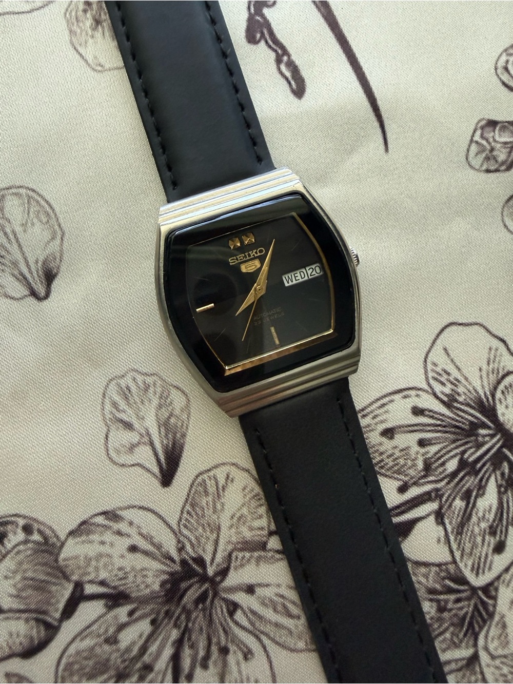 Vintage 1986 Seiko 5 TV Dial Daydate RARE UAE Import 23J Automatic Watch - Picture 2 of 7